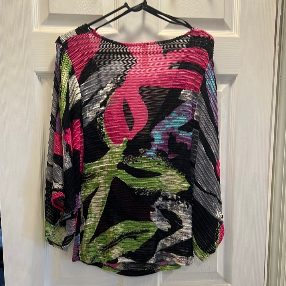 Colorful Abstract Patterned Top - Picture 10 of 12
